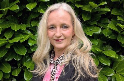Portraitfoto von Ansprechpartnerin Kathrin Hähle als soziale Kümmererin